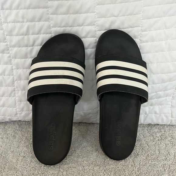 Black Adidas slides - Picture 2 of 3